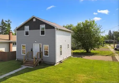 About the house: Bright and welcoming 3-bedroom/1.5 bathroom, fully detached house in a quiet reside...