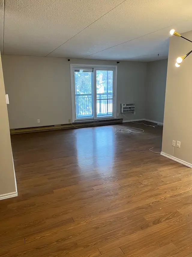 RIVER HEIGHTS – Beautiful 2 Bedroom Condo in Desirable Kenaston