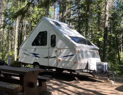 18ft x 7ft 2100lbs dry weight. Features a dinette that sets up into a bed as well as a large bed in...