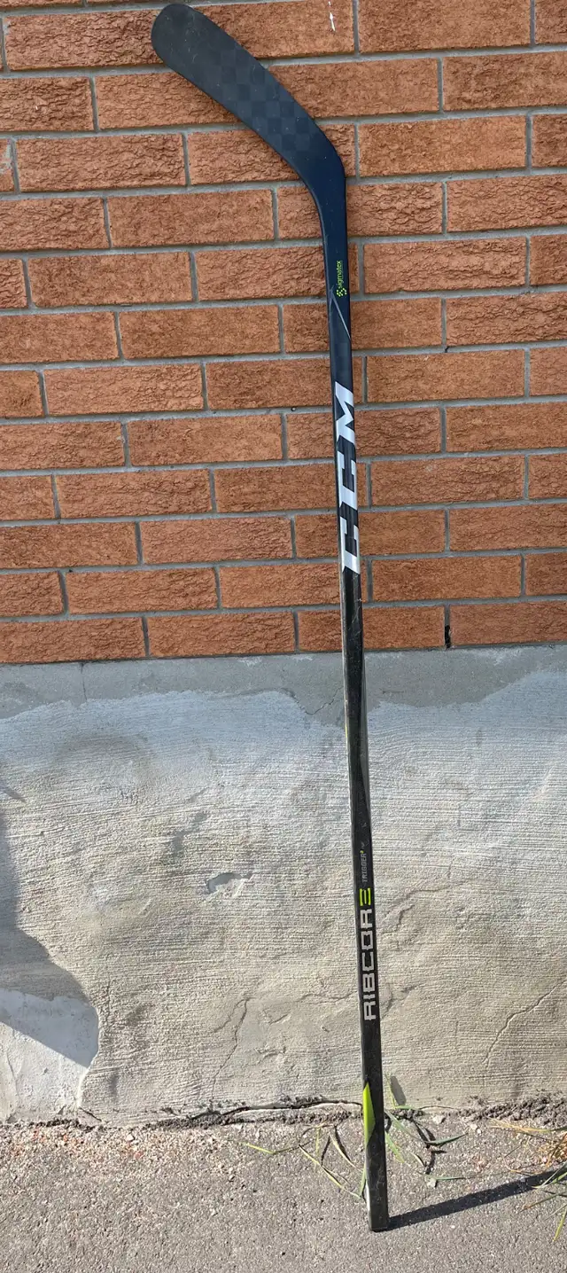 Hockey Stick in Hockey in Belleville - Image 8