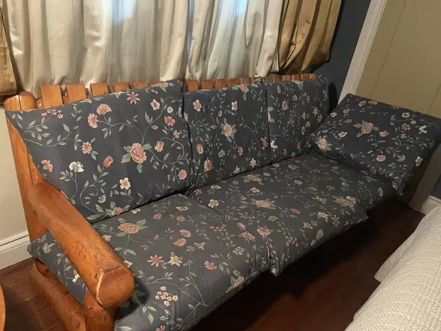 Canapé sofa+ table de salon en bois rond rustique in Chairs & Recliners in City of Montréal - Image 7