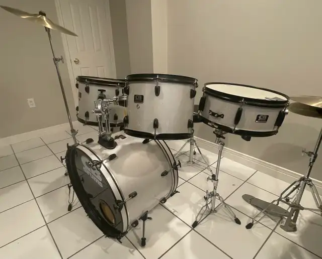CB Drums Set in pearl white with black trim in Drums & Percussion in Mississauga / Peel Region - Image 6