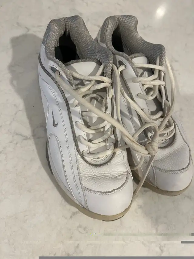 Women’s Nike air golf shoes 7.5 in Golf in Guelph - Image 4