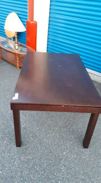 DINING TABLE WITH 2 P0P OUT END LEAVES