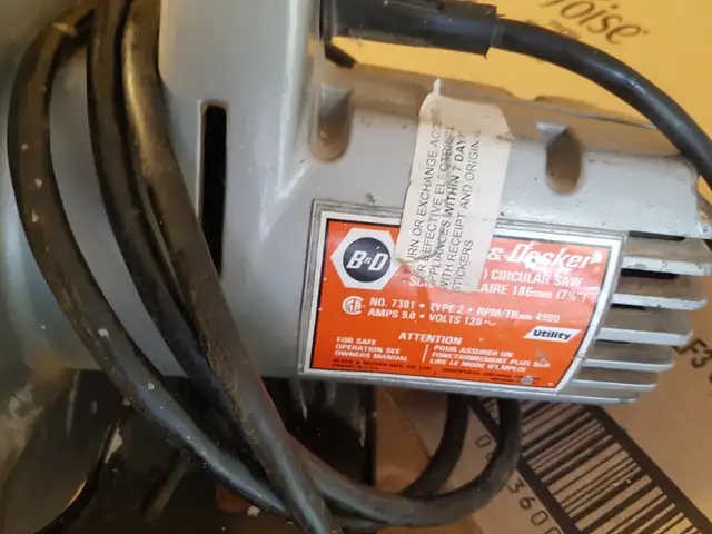CIRCULAR SAW-BLACK AND DECKER. EXCELLENT CONDITION in Power Tools in City of Toronto - Image 4