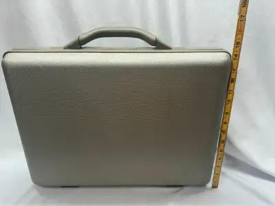 VIP Odyssey vintage Briefcase Outside measurements 19" X 13.5" X 4.5 " combination lock not working...