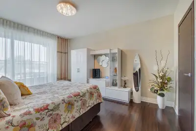 Magnifique set de chambre à coucher Queen, View more