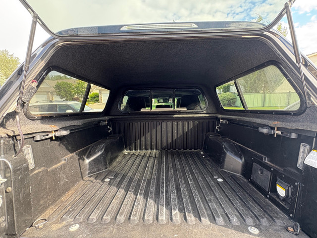 Leer canopy for Tacoma 5’ box  in Other Parts & Accessories in St. Albert - Image 4