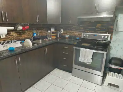 Private room for a female in 3 bedroom walkin basement. -Available from Ist June. Intersection of Fi...
