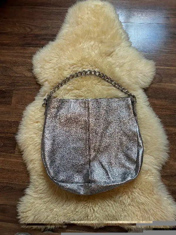 Silver leather chain shoulder bag in Women's - Bags & Wallets in Barrie - Image 3