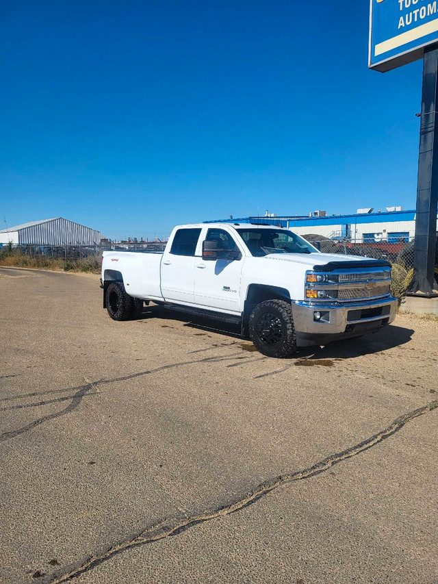 Chevrolet 3500 6lt GAS in Cars & Trucks in Edmonton - Image 4