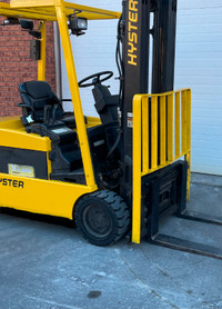 ELECTRIC FORKLIFT FOR SALE!