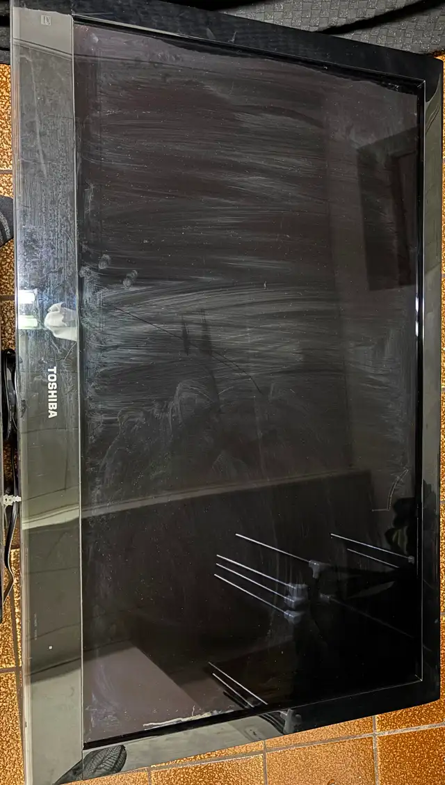 Toshiba 46-inch television in TVs in City of Toronto - Image 2
