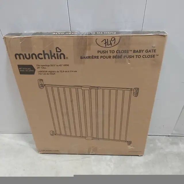 Munchkin Push to Close Hardware Baby Gate, Extends 28.5" to 45" in Gates, Monitors & Safety in Mississauga / Peel Region - Image 7