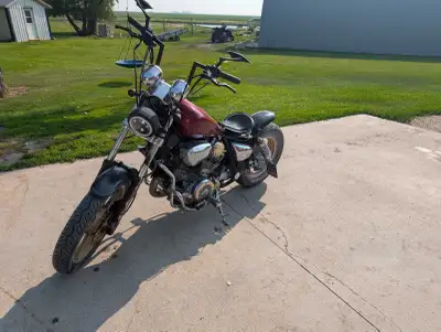 This is a 1984 Yamaha Virago 1000, a classic motorcycle with a robust engine and distinctive styling...