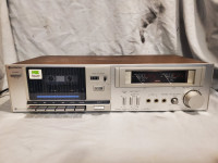vintage hitachi cassette deck model D-E11