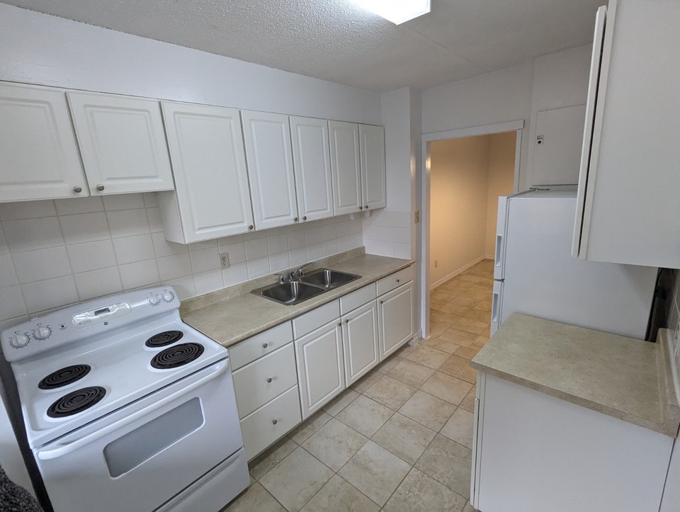 1 & 2 BEDROOM APARTMENT - ALL UTILITIES INCLDUED - $1870.00 3