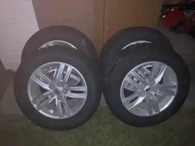 4 pneus d’hiver Cachland W2002 P225/65R17 102H ayant environ 35 000 km d’usure avec 4 jantes Prime 1...