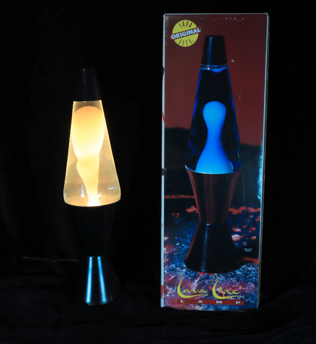 Vintage Lava Lite Lamp Model 8403 Made in U.S.A with Box in Arts & Collectibles in Chatham-Kent - Image 2