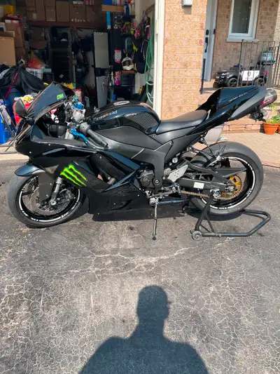 07 ZX6R Ninja, been sitting last couple of years. Clean title, being sold as is 33328 km Braided lin...