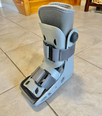 RENT: Aircast Small Size Boot 10$ per week