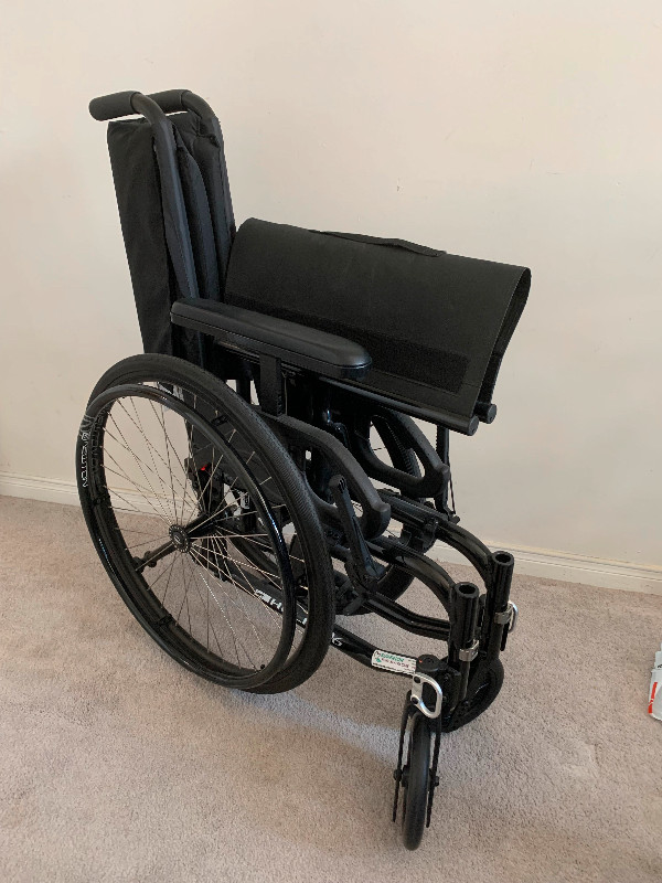18” Wheelchair in Health & Special Needs in Barrie - Image 2
