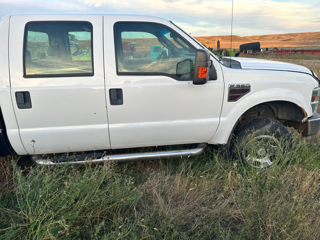 2008 f350 superduty part out  in Auto Body Parts in Swift Current