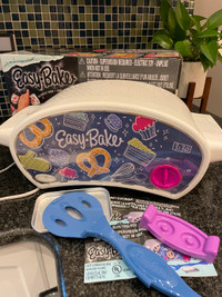 Easy Bake Ultimate Oven Creative Baking Toy by Hasbro