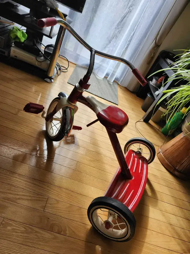 Radio Flyer Tricycle  in Kids in City of Toronto - Image 4