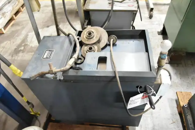 Rectifieuse Jones 540P surface grinder in Other in Drummondville - Image 10