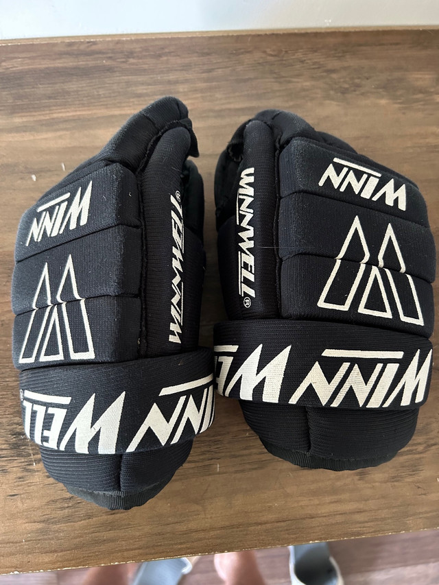 12” hockey gloves  in Hockey in Guelph - Image 2