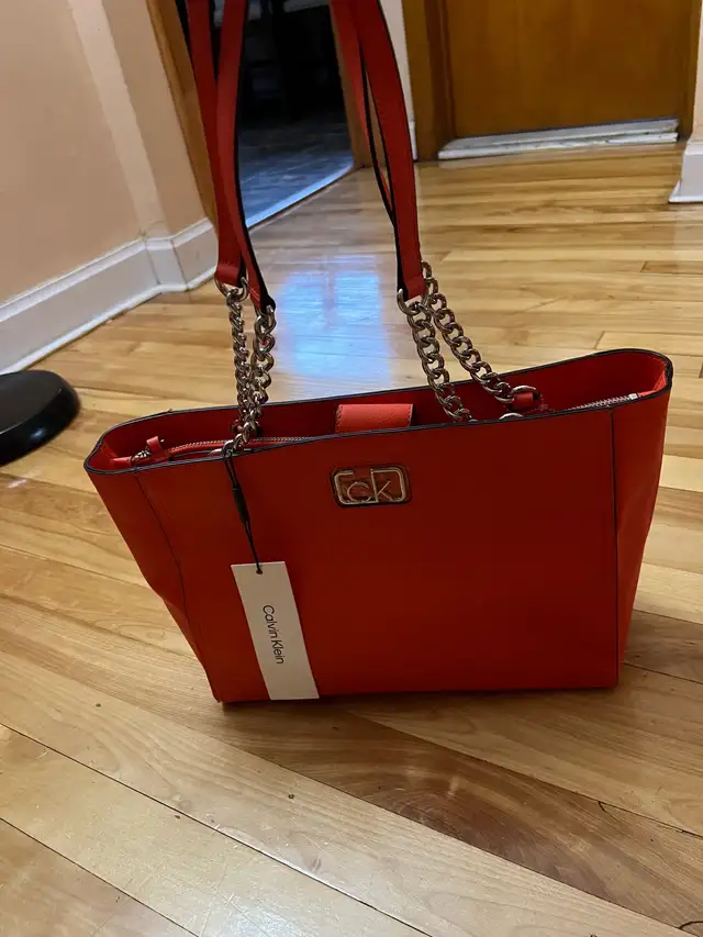 Calvin Klein bags  in Women's - Bags & Wallets in City of Montréal - Image 3