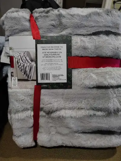 FAUX FUR REVERSE TO Micro Mink Throw Brand New never been opened or used