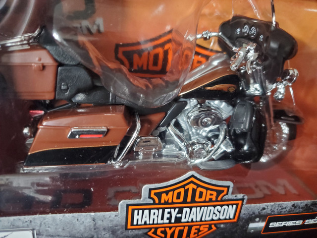 2013 FLHTK ELECTRA GLIDE ULTRA LIMITED, 1:18 DIECAST in Other in Calgary - Image 2