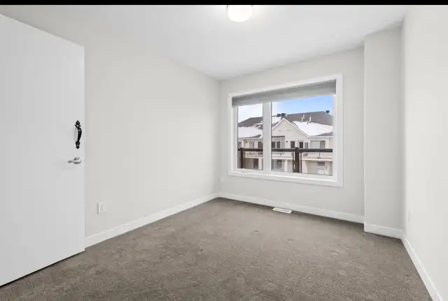 Beautiful Rooms for Rent in Barrhaven , Utilities Included in Room Rentals & Roommates in Ottawa - Image 10