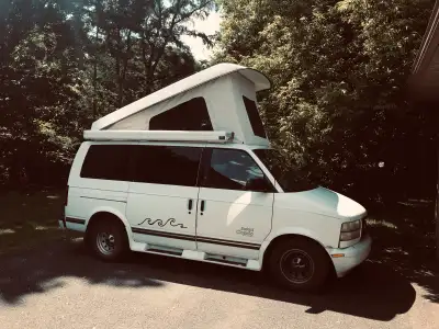 Modèle #74 de Safari Condo, sur une GMC 1999. Prête à partir pour votre prochaine escapade. Nous avo...