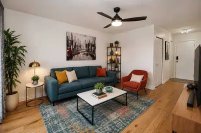 Grand 4½ entièrement rénové à louer – Chambly – 1 200 $/mois Magnifique 4½ entièrement rénové à loue...
