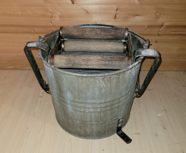 Eagle wood ringer galvanized mop bucket in Arts & Collectibles in Red Deer