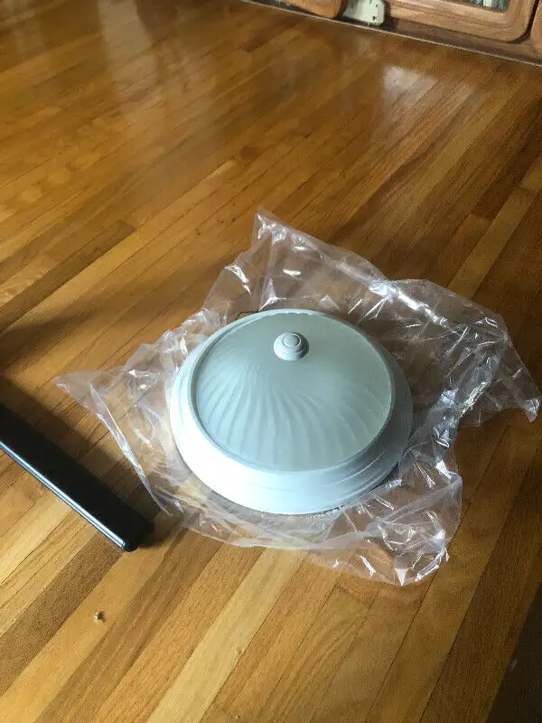 Lamp shade in Indoor Lighting & Fans in City of Toronto - Image 2