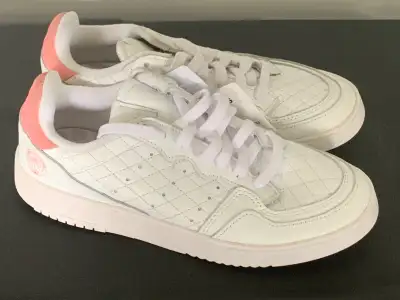 Adidas chaussures femmes taille 7.5, View more