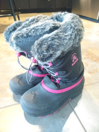 Kamik boots(size 4) - 15$