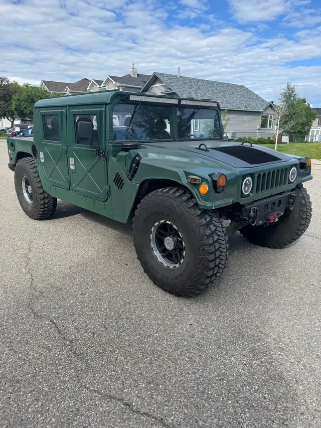 1986 Humvee (Hummer H1)