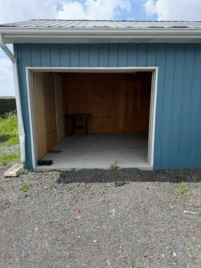 Approximately 600 sq ft of shop space. Heat, concrete floors, plywood walls and ceilings newly renov...