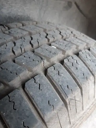 Roue secours ram 1500 265 70 R 17 Goodyear wrangler SRA Pneu neuf New tire Plus ou moin 100 kms Text...
