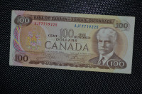 Canadian paper money Hundred Dollar Bills (currency)