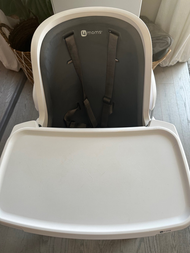 4moms high chair  in Feeding & High Chairs in Kitchener / Waterloo - Image 2