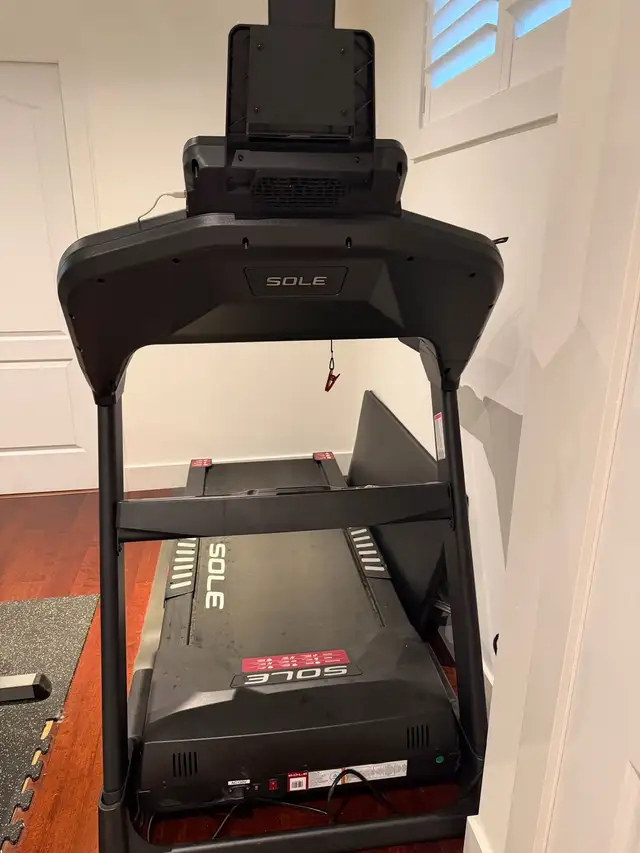 SOLE F65 Folding Treadmill in Exercise Equipment in City of Toronto - Image 3