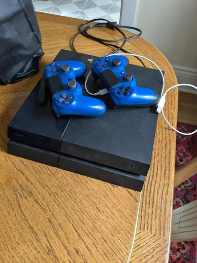 Works like new. Includes two controllers (one off-brand), and 17 games.