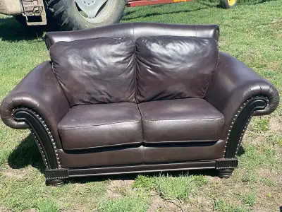 Good condition leather couch. Was in storage, could use a cleaning