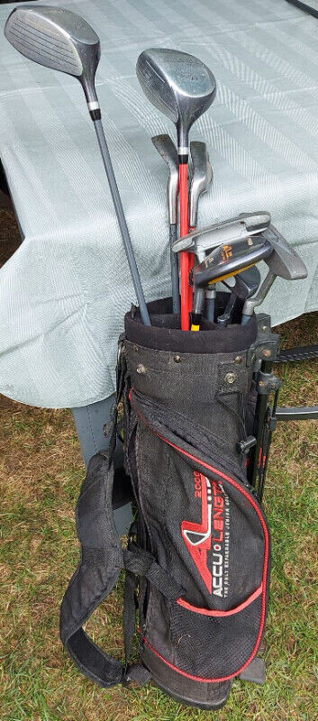 SET OF 9 "ACCU-LENGTH" CLUBS + BAG in Golf in London - Image 2